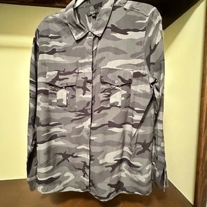 Love this shirt feels like silk!